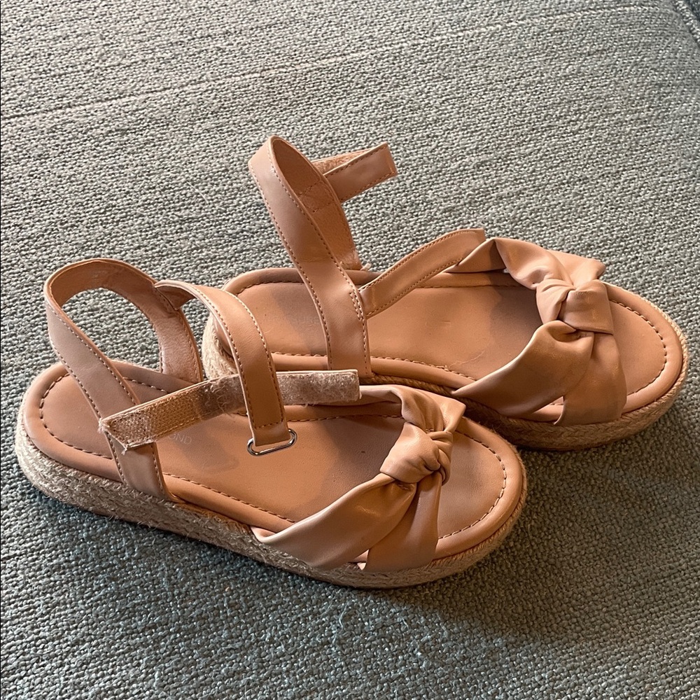 Girls size 2 espradrille Tan Sandals